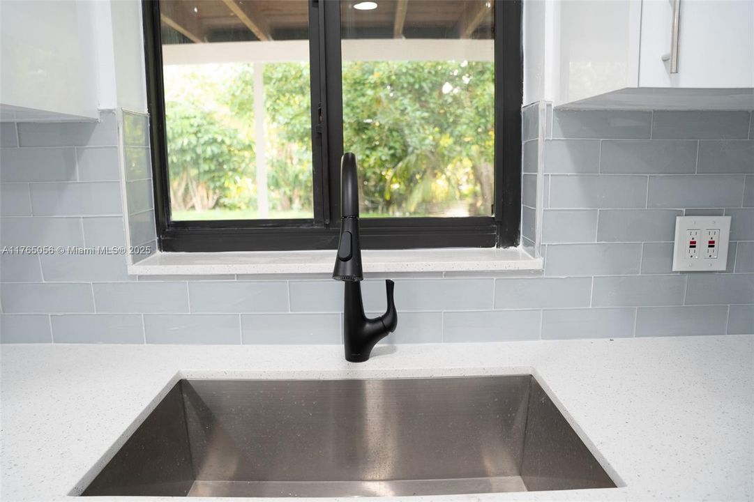 Recently Rented: $4,000 (3 beds, 2 baths, 1320 Square Feet)