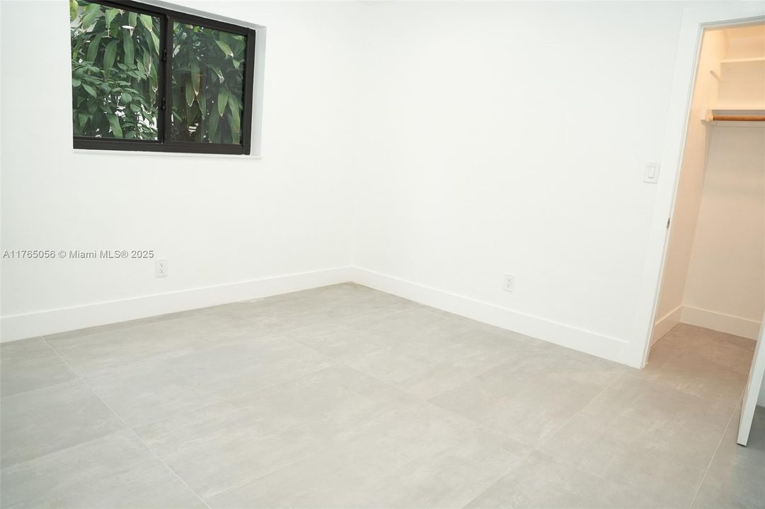 Recently Rented: $4,000 (3 beds, 2 baths, 1320 Square Feet)