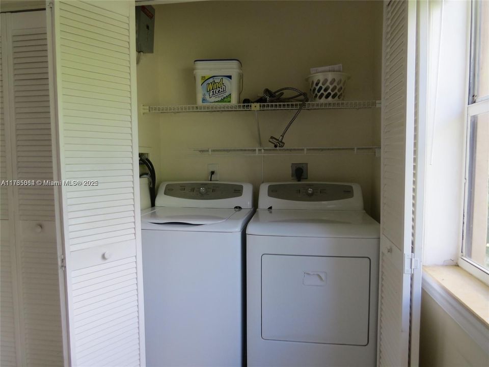 For Sale: $505,000 (3 beds, 2 baths, 1876 Square Feet)