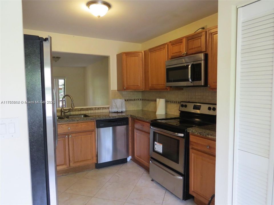 For Sale: $505,000 (3 beds, 2 baths, 1876 Square Feet)