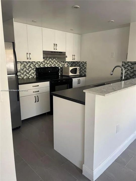 Recientemente alquilado: $2,750 (2 camas, 2 baños, 1000 Pies cuadrados)