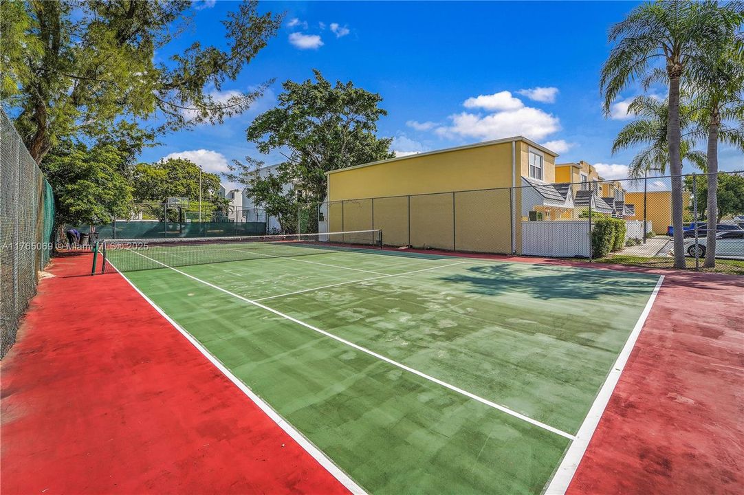 Recientemente alquilado: $2,750 (2 camas, 2 baños, 1000 Pies cuadrados)