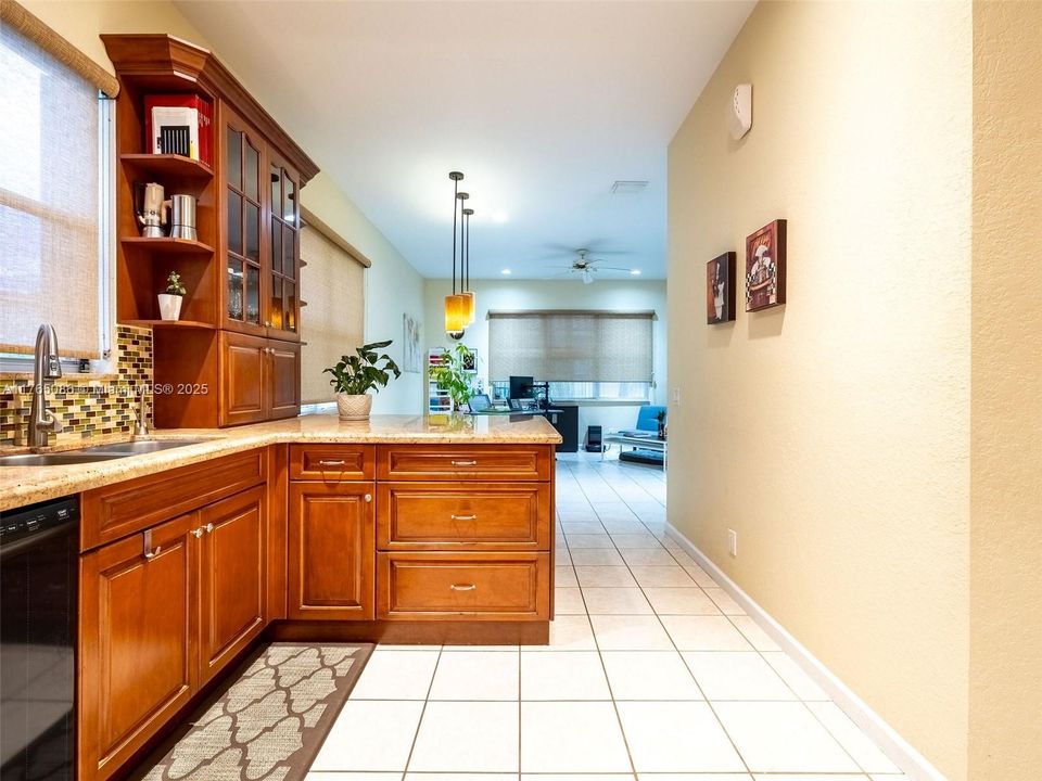 最近租的: $4,200 (4 贝兹, 2 浴室, 2242 平方英尺)