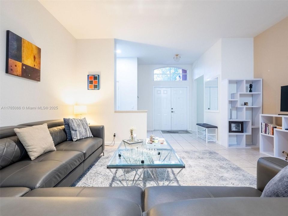 最近租的: $4,200 (4 贝兹, 2 浴室, 2242 平方英尺)