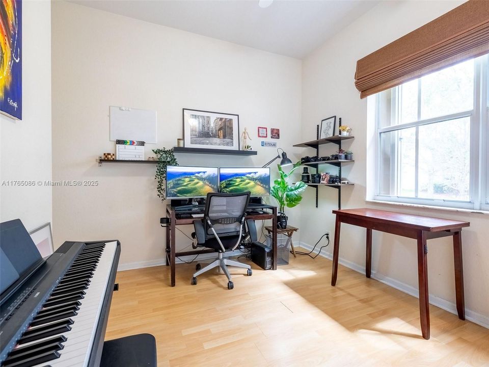 最近租的: $4,200 (4 贝兹, 2 浴室, 2242 平方英尺)