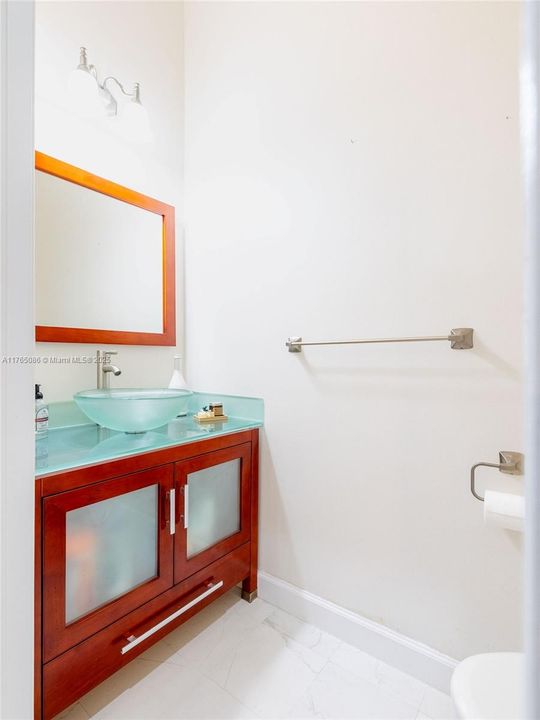 最近租的: $4,200 (4 贝兹, 2 浴室, 2242 平方英尺)