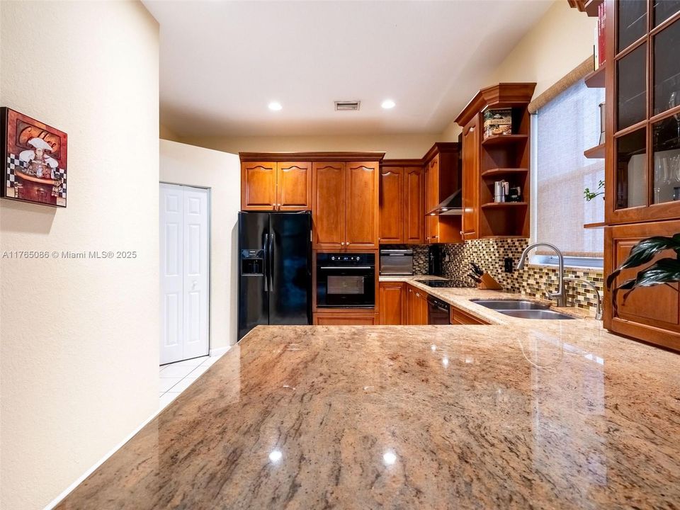 最近租的: $4,200 (4 贝兹, 2 浴室, 2242 平方英尺)