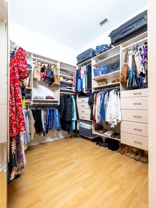 最近租的: $4,200 (4 贝兹, 2 浴室, 2242 平方英尺)