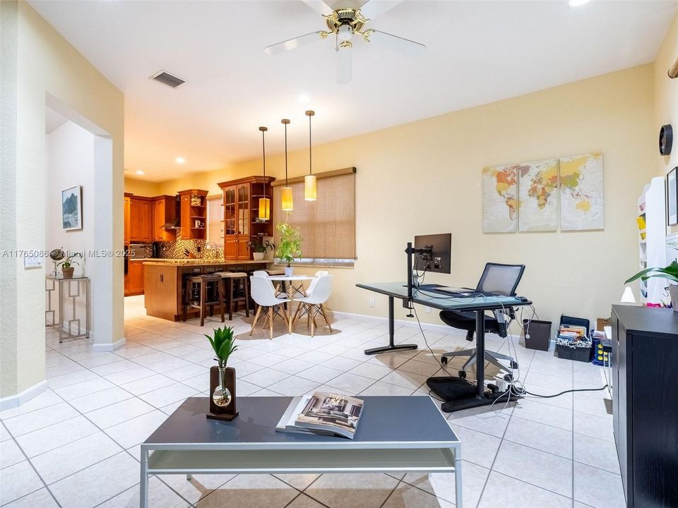 最近租的: $4,200 (4 贝兹, 2 浴室, 2242 平方英尺)