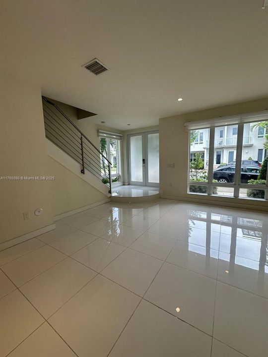 Недавно продано: $975,000 (4 спален, 3 ванн, 1720 Квадратных фут)