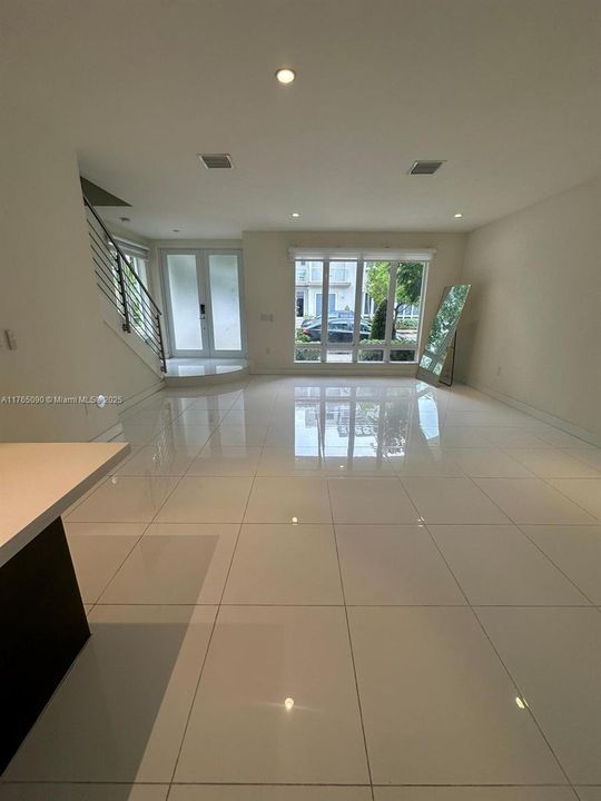 Недавно продано: $975,000 (4 спален, 3 ванн, 1720 Квадратных фут)