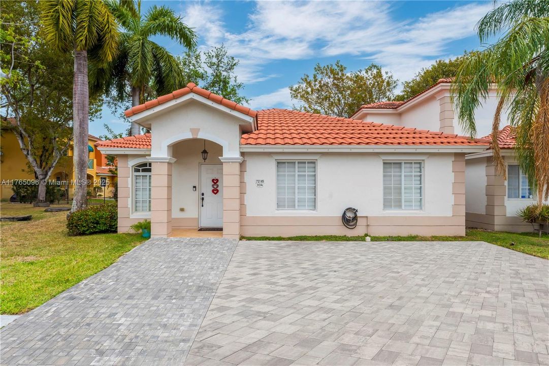 Recently Sold: $420,000 (3 beds, 2 baths, 1212 Square Feet)