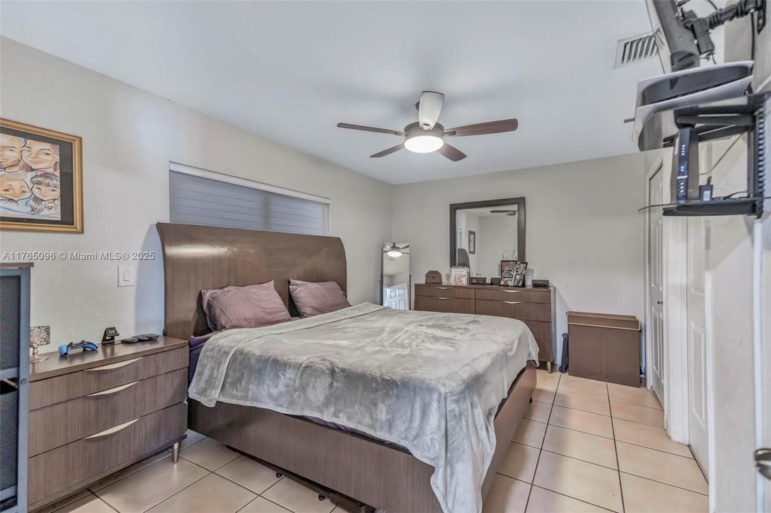 Recently Sold: $420,000 (3 beds, 2 baths, 1212 Square Feet)