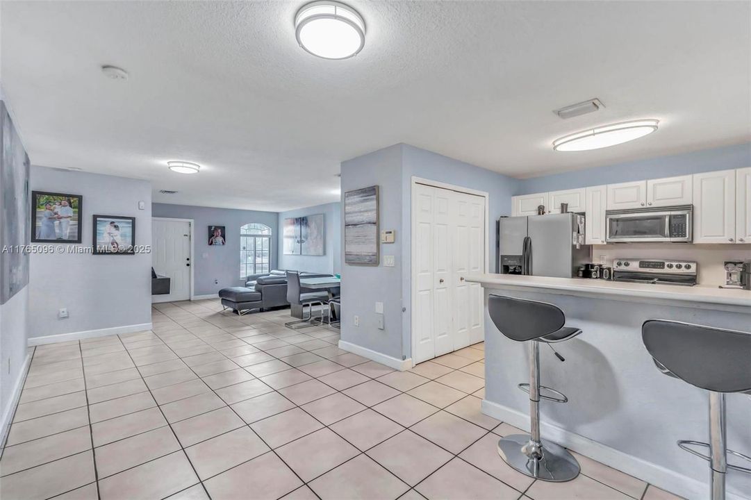 Recently Sold: $420,000 (3 beds, 2 baths, 1212 Square Feet)