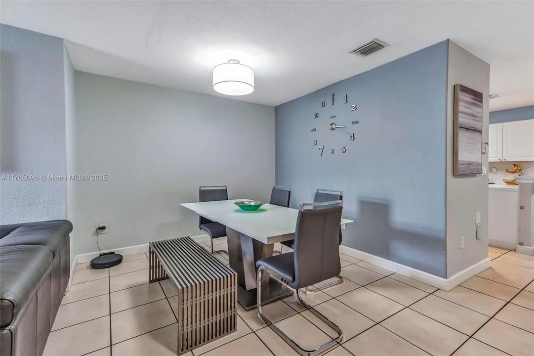 Recently Sold: $420,000 (3 beds, 2 baths, 1212 Square Feet)