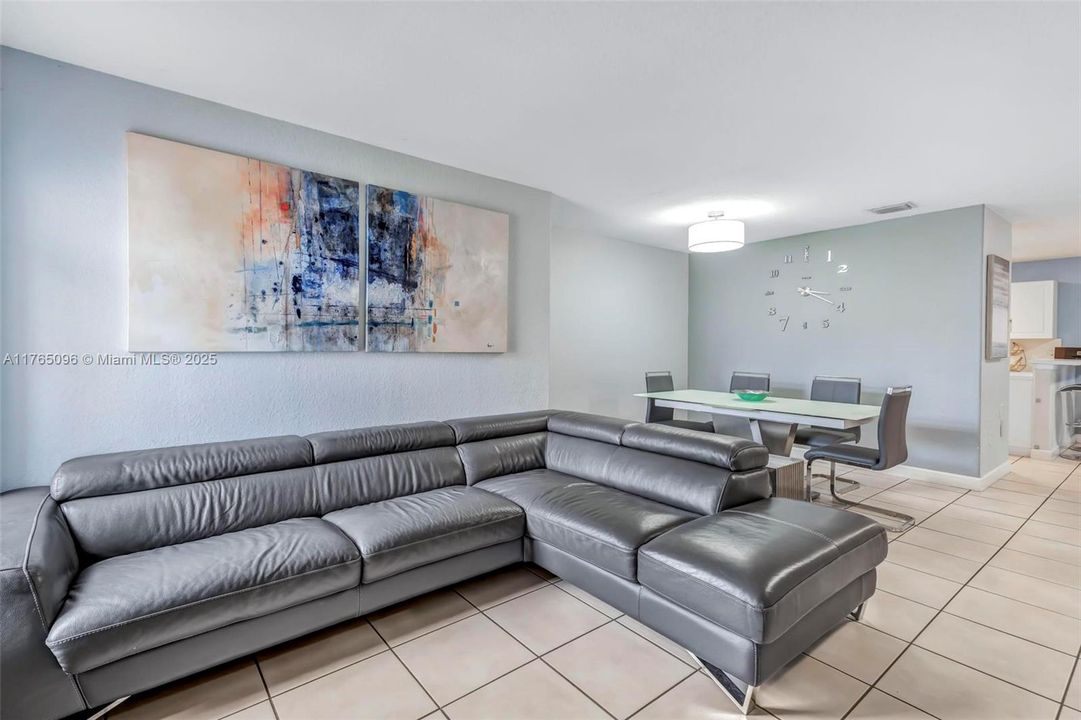 Recently Sold: $420,000 (3 beds, 2 baths, 1212 Square Feet)