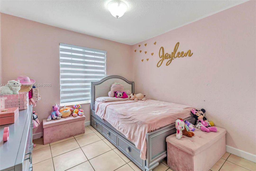 Recently Sold: $420,000 (3 beds, 2 baths, 1212 Square Feet)