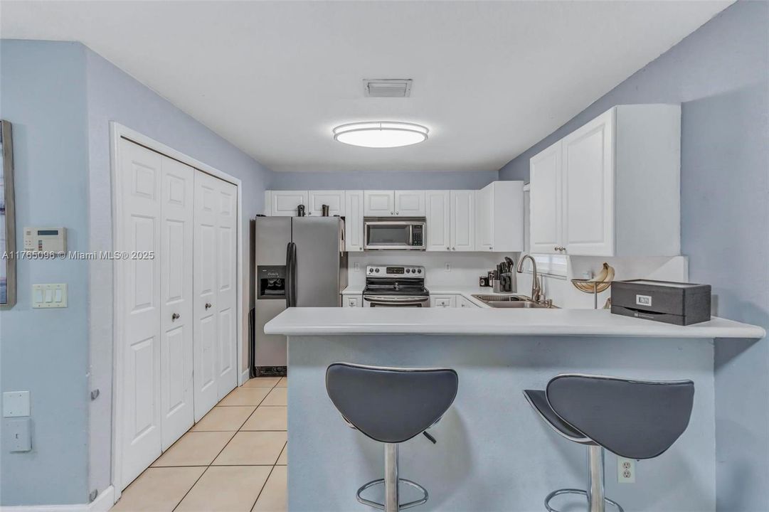 Recently Sold: $420,000 (3 beds, 2 baths, 1212 Square Feet)