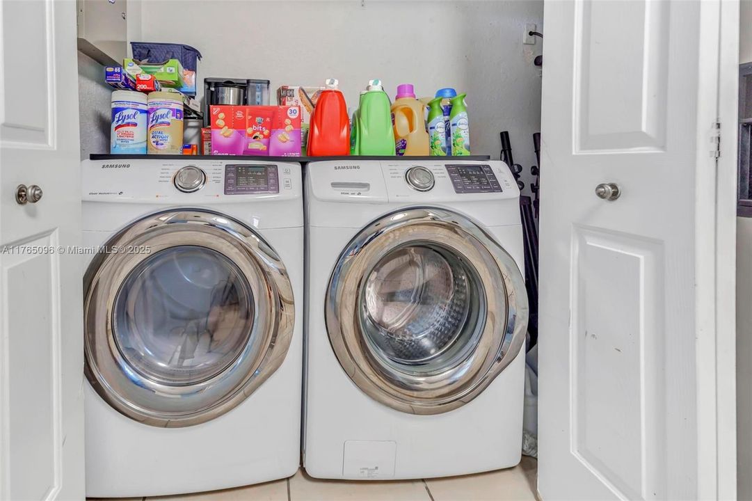 Recently Sold: $420,000 (3 beds, 2 baths, 1212 Square Feet)