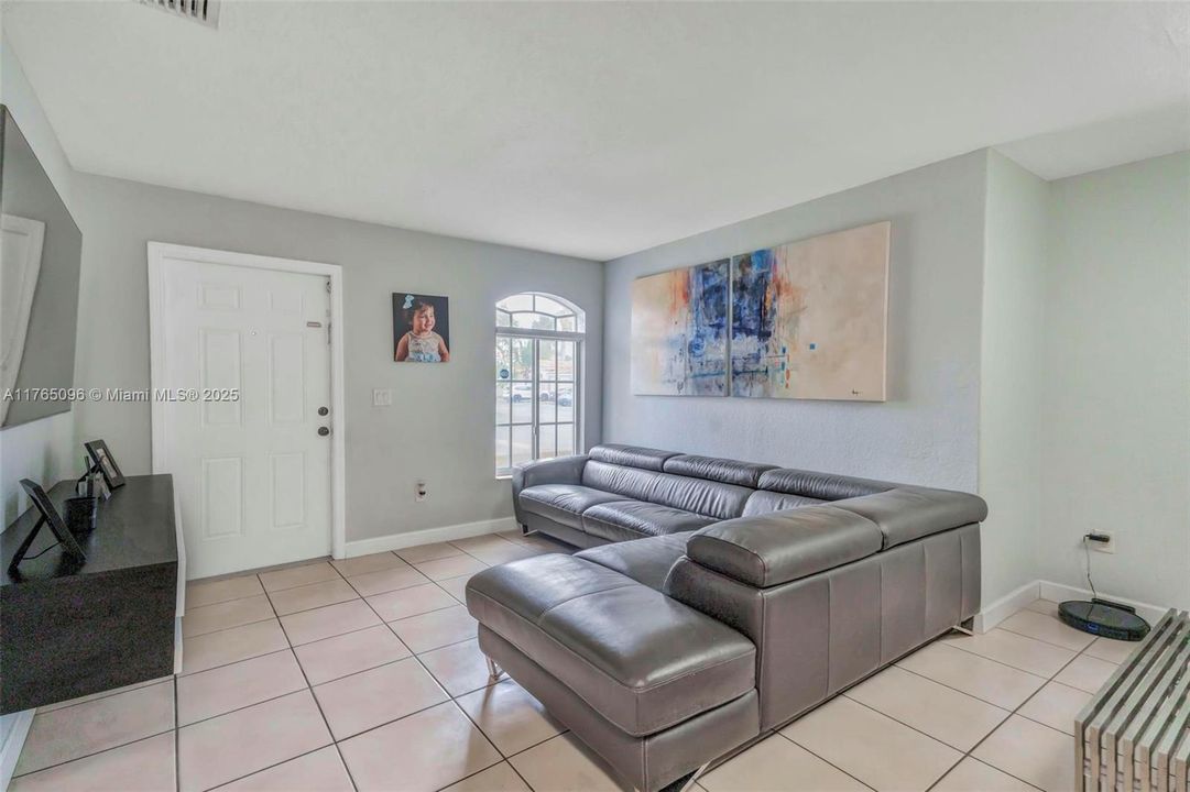 Recently Sold: $420,000 (3 beds, 2 baths, 1212 Square Feet)