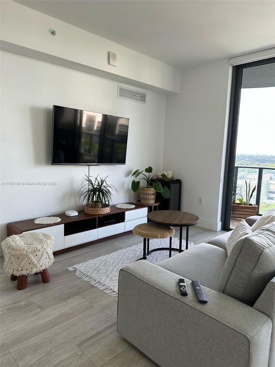 Recently Rented: $4,400 (2 beds, 2 baths, 972 Square Feet)