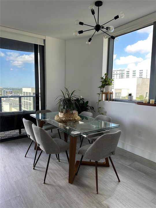 Recently Rented: $4,400 (2 beds, 2 baths, 972 Square Feet)