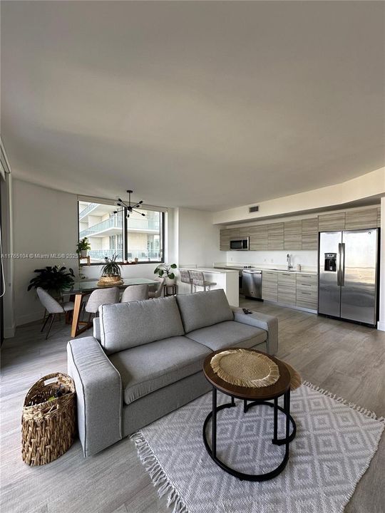 Recently Rented: $4,400 (2 beds, 2 baths, 972 Square Feet)