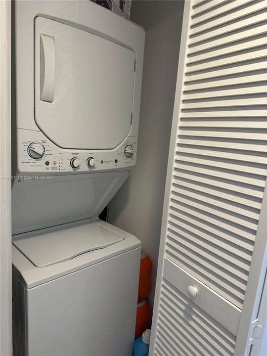 Recently Rented: $4,400 (2 beds, 2 baths, 972 Square Feet)