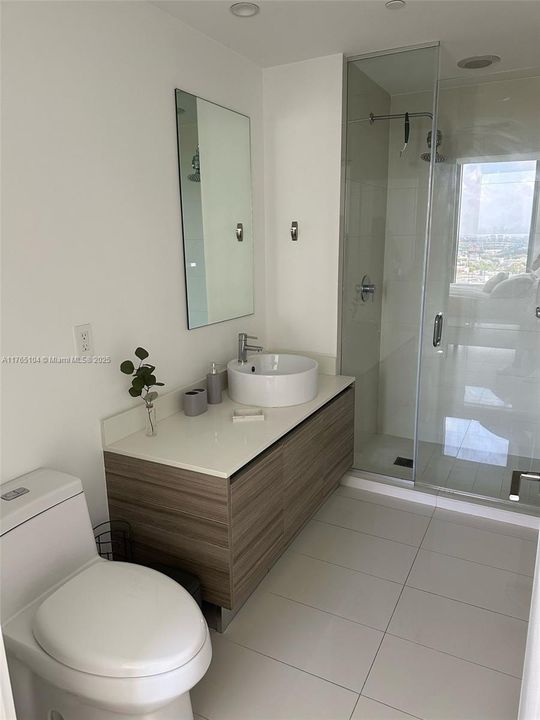 Recently Rented: $4,400 (2 beds, 2 baths, 972 Square Feet)