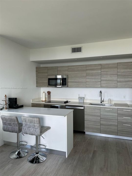 Recently Rented: $4,400 (2 beds, 2 baths, 972 Square Feet)