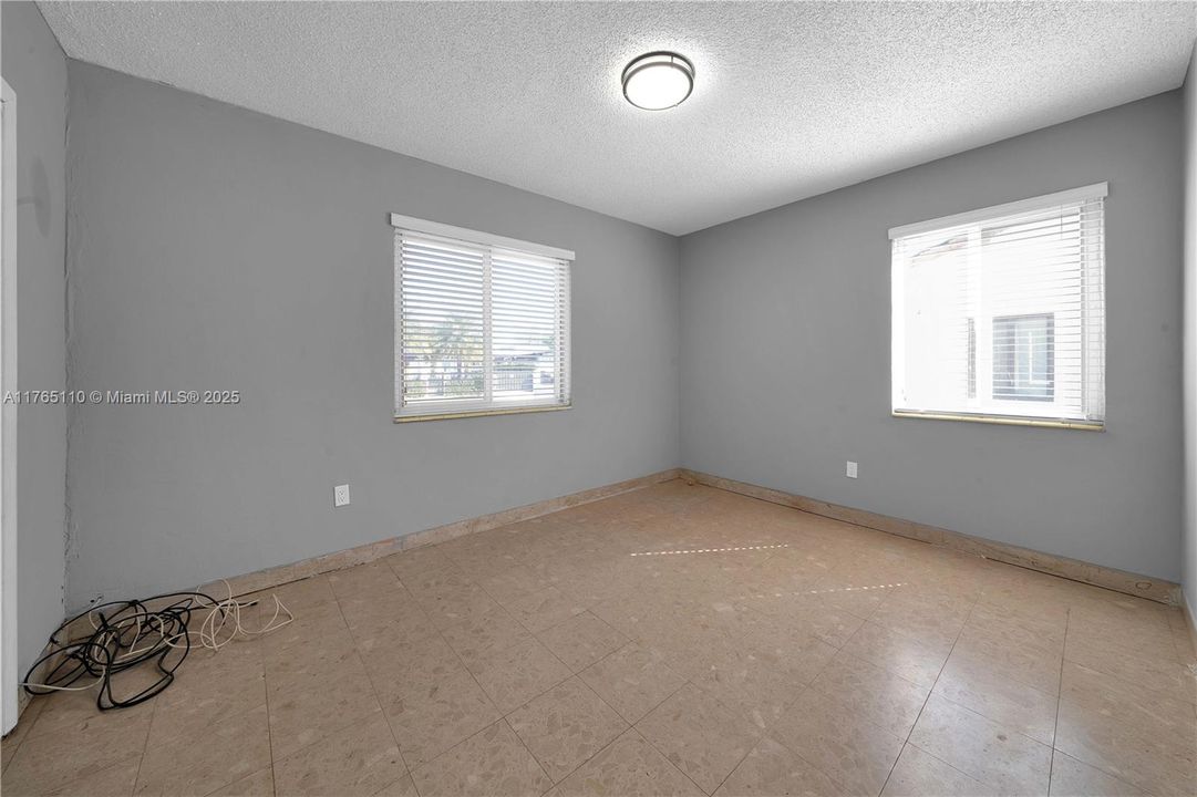 Recently Sold: $578,000 (3 beds, 2 baths, 1150 Square Feet)