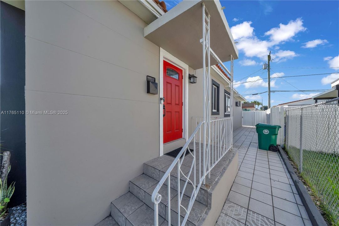 Recently Sold: $578,000 (3 beds, 2 baths, 1150 Square Feet)