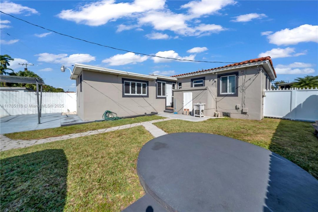 Recently Sold: $578,000 (3 beds, 2 baths, 1150 Square Feet)
