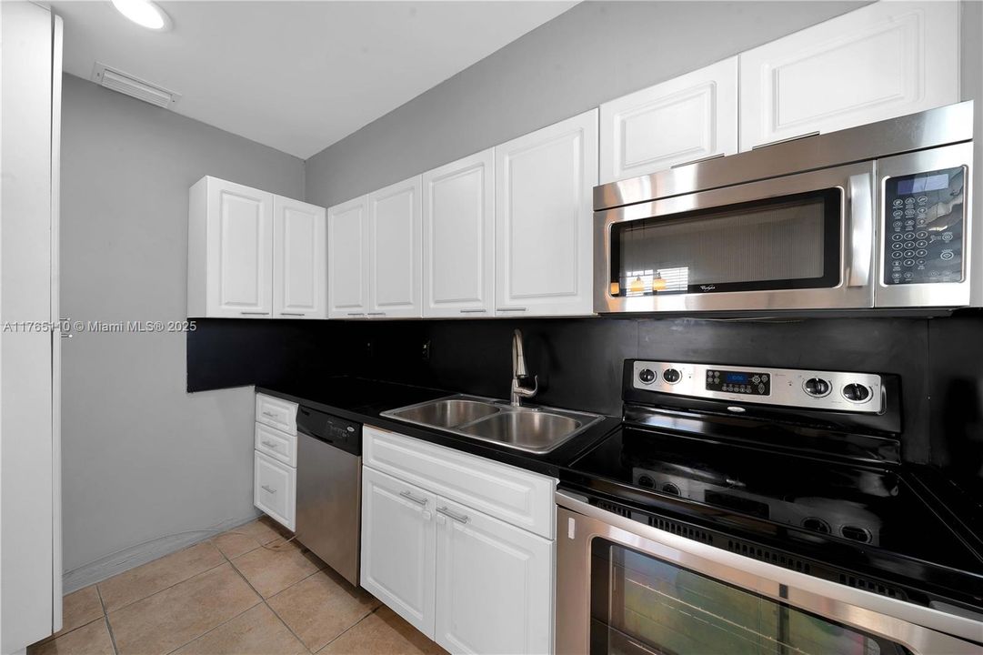 Recently Sold: $578,000 (3 beds, 2 baths, 1150 Square Feet)