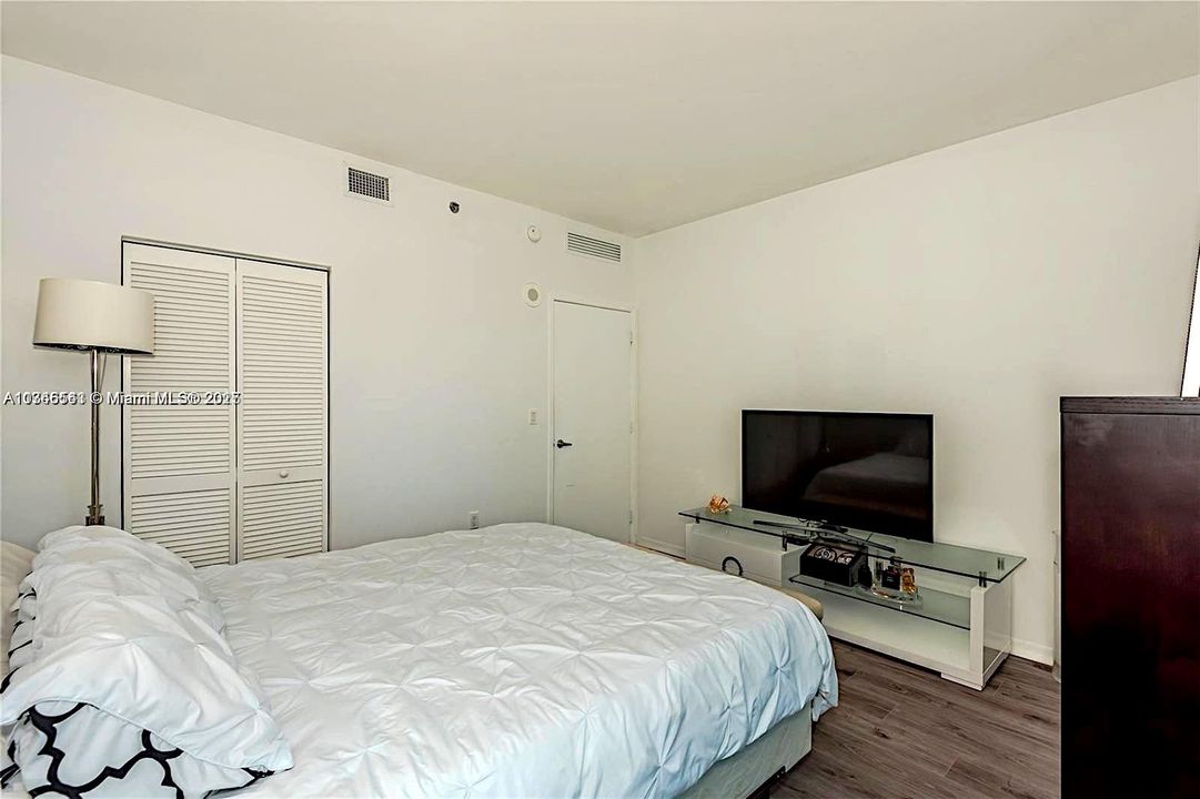 Recently Sold: $470,000 (1 beds, 1 baths, 628 Square Feet)