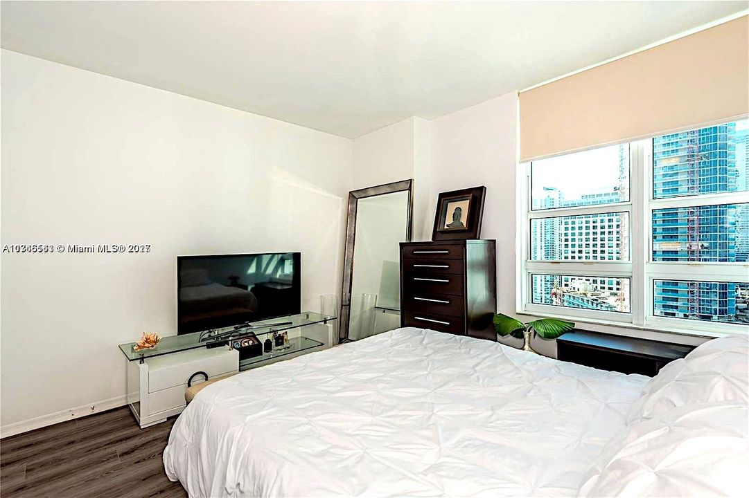 Recently Sold: $470,000 (1 beds, 1 baths, 628 Square Feet)