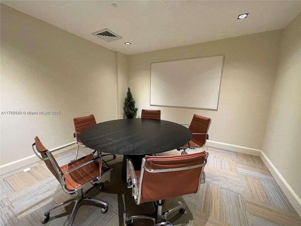 Recently Sold: $470,000 (1 beds, 1 baths, 628 Square Feet)