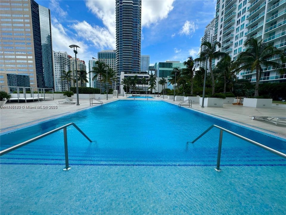 Recently Sold: $470,000 (1 beds, 1 baths, 628 Square Feet)