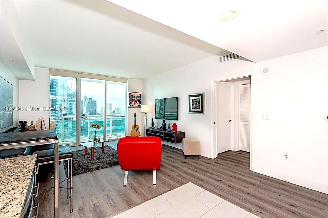 Recently Sold: $470,000 (1 beds, 1 baths, 628 Square Feet)