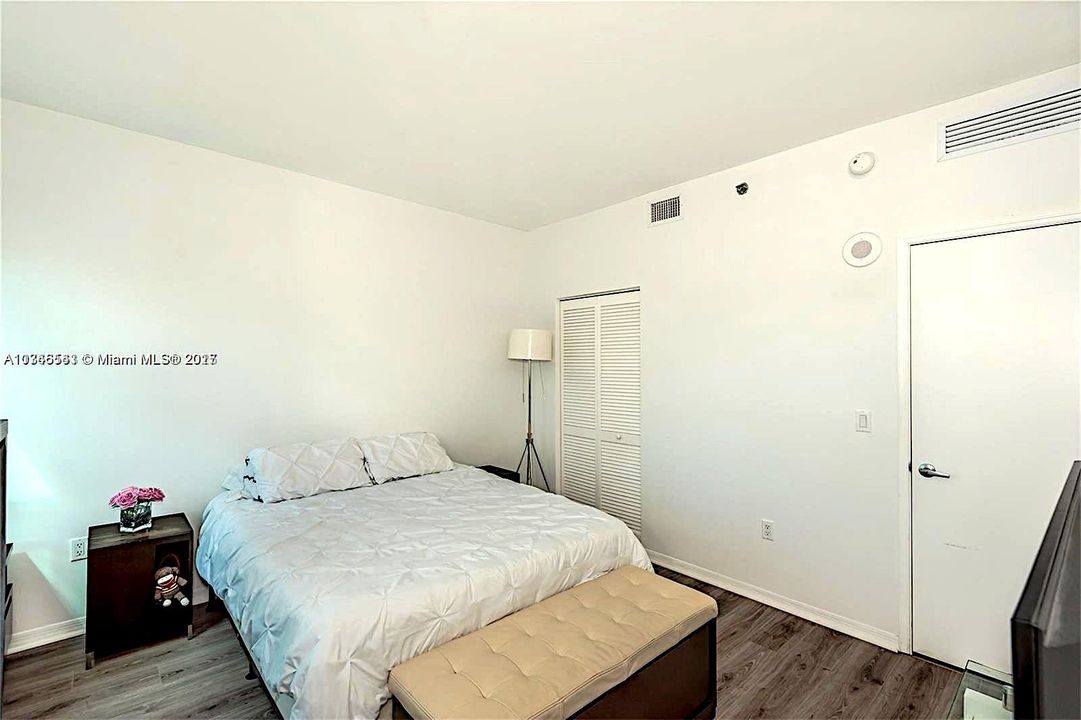 Recently Sold: $470,000 (1 beds, 1 baths, 628 Square Feet)