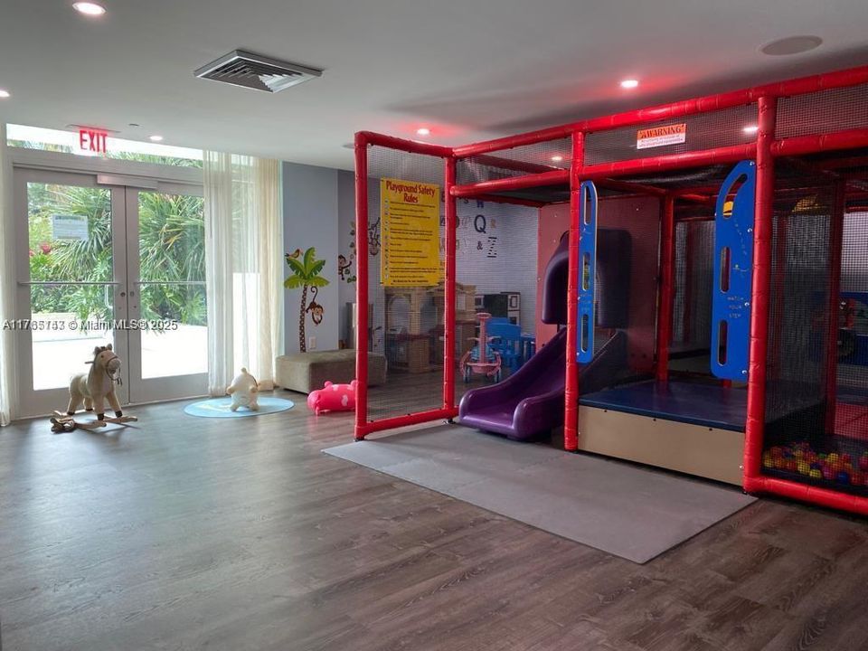 Recently Sold: $470,000 (1 beds, 1 baths, 628 Square Feet)