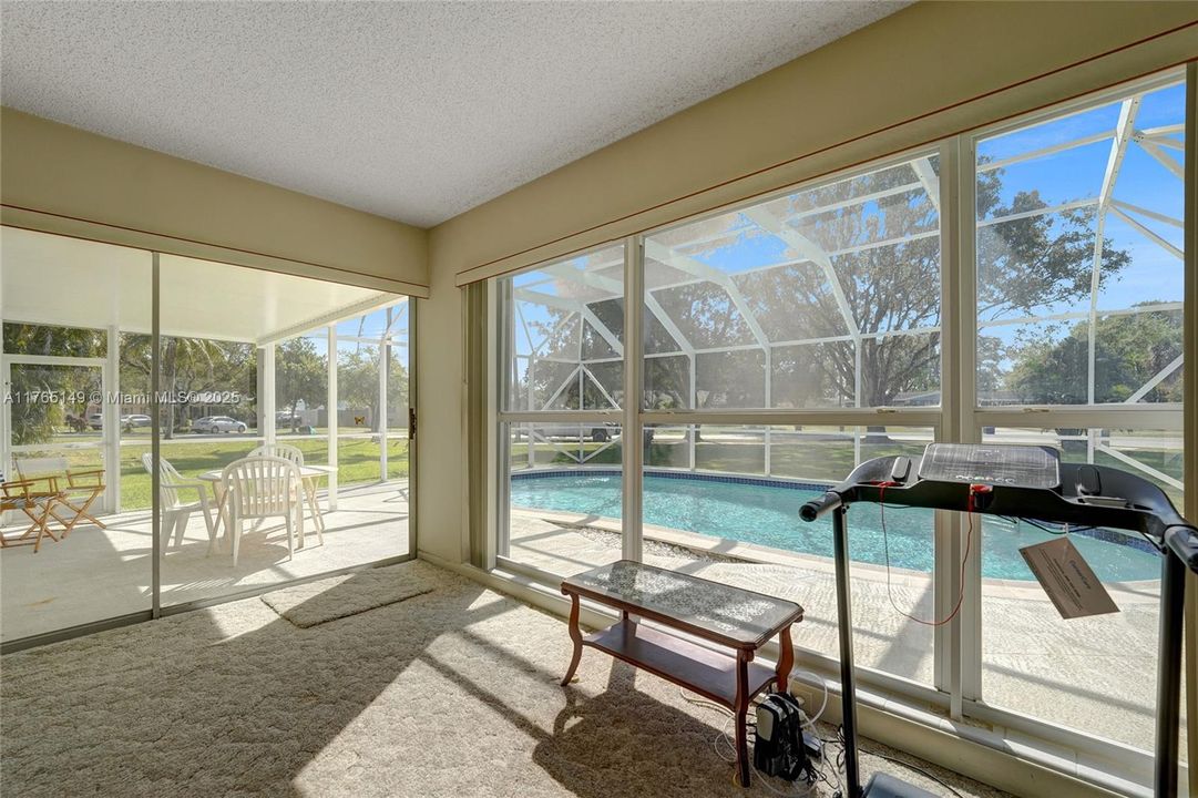 最近售出: $510,000 (2 贝兹, 1 浴室, 1102 平方英尺)