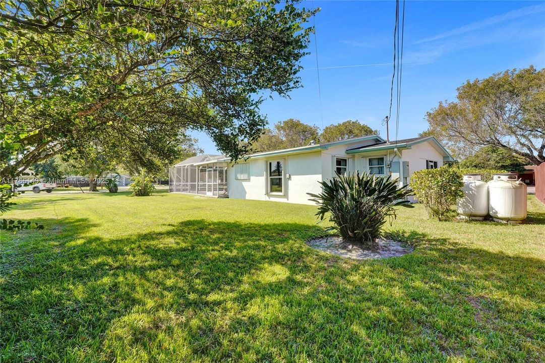 最近售出: $510,000 (2 贝兹, 1 浴室, 1102 平方英尺)