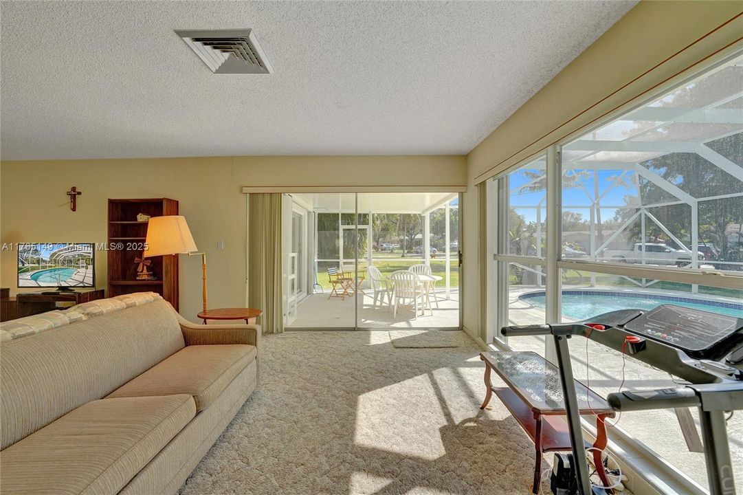 最近售出: $510,000 (2 贝兹, 1 浴室, 1102 平方英尺)