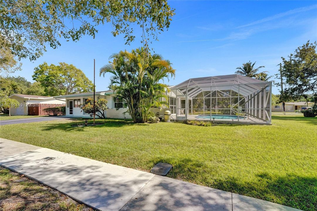 最近售出: $510,000 (2 贝兹, 1 浴室, 1102 平方英尺)