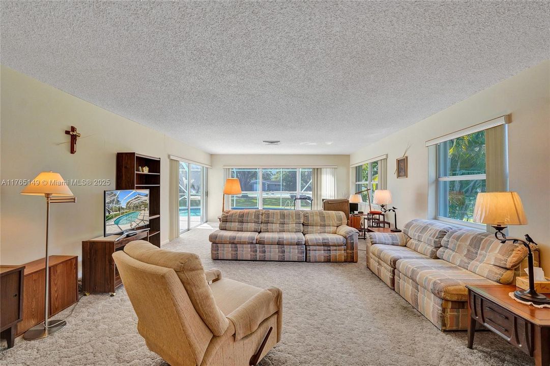 最近售出: $510,000 (2 贝兹, 1 浴室, 1102 平方英尺)