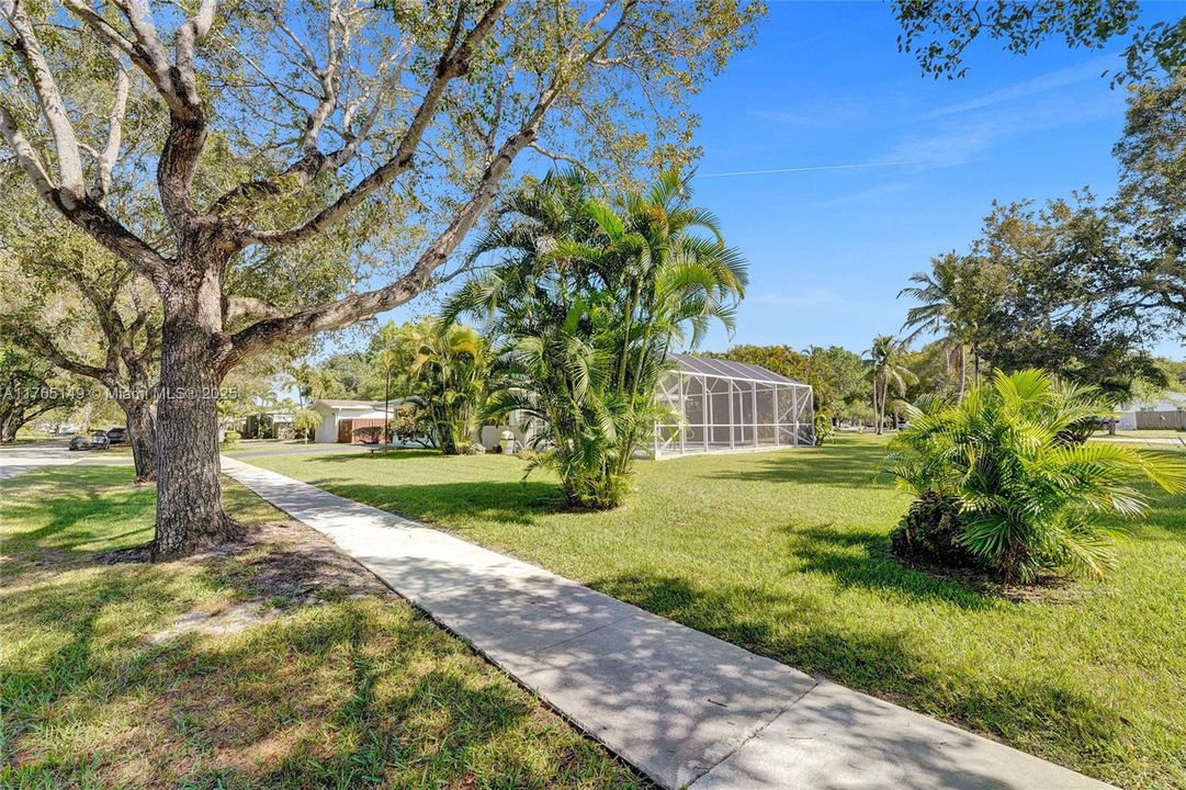 最近售出: $510,000 (2 贝兹, 1 浴室, 1102 平方英尺)