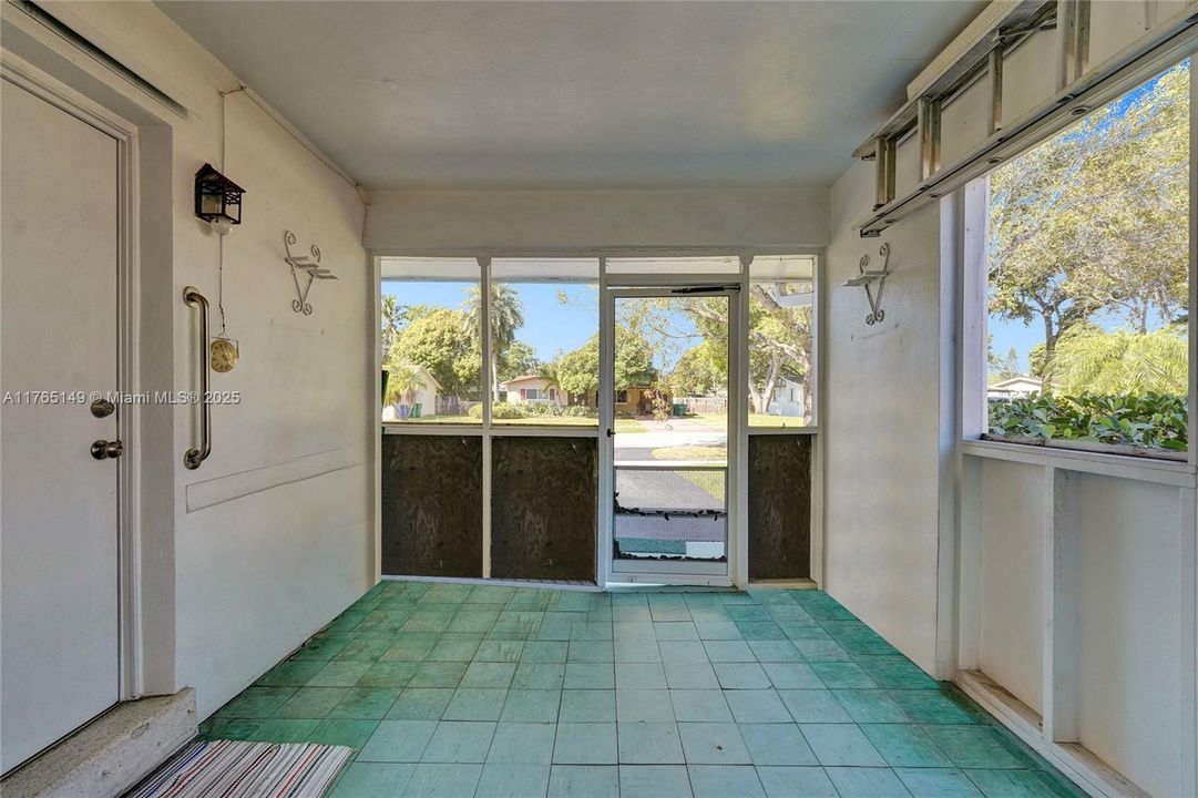 最近售出: $510,000 (2 贝兹, 1 浴室, 1102 平方英尺)