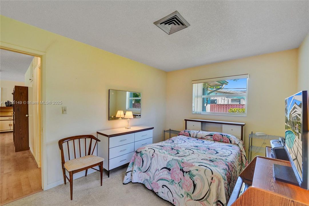 最近售出: $510,000 (2 贝兹, 1 浴室, 1102 平方英尺)