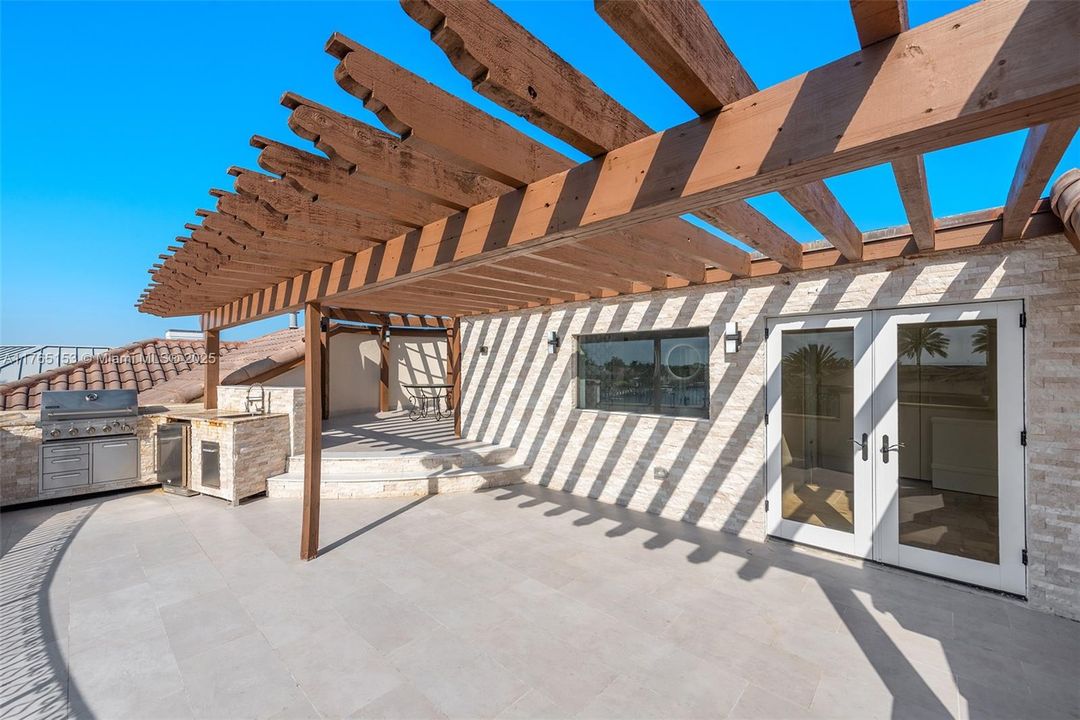 待售: $8,995,000 (5 贝兹, 6 浴室, 9274 平方英尺)